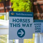 Stableside At Racecourse Otel 3*