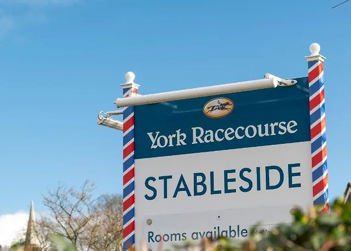 Stableside At Racecourse Hotel 3*