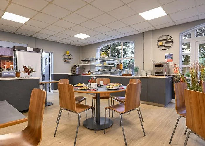 Stableside At Racecourse 3* York