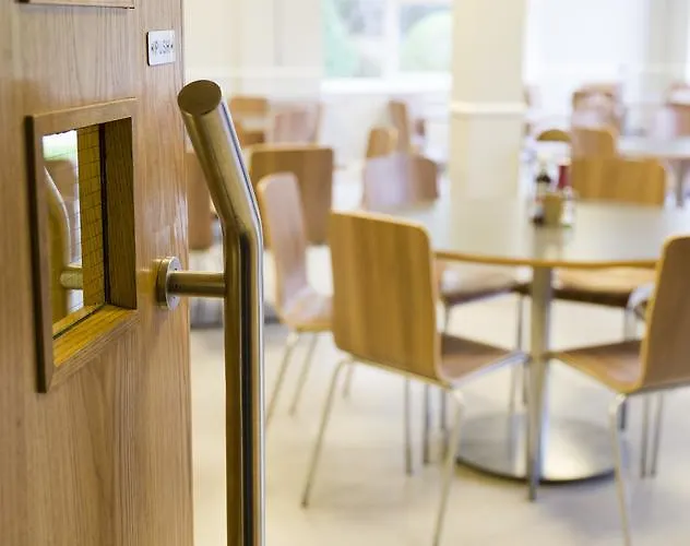 Stableside At Racecourse Hotel