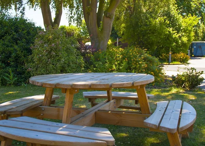 Stableside At Racecourse 3* York