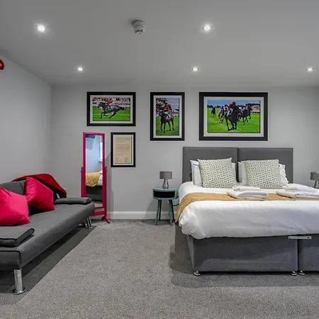 Stableside At Racecourse Hotel 3*