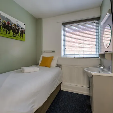 Hotel Stableside At Racecourse 3*