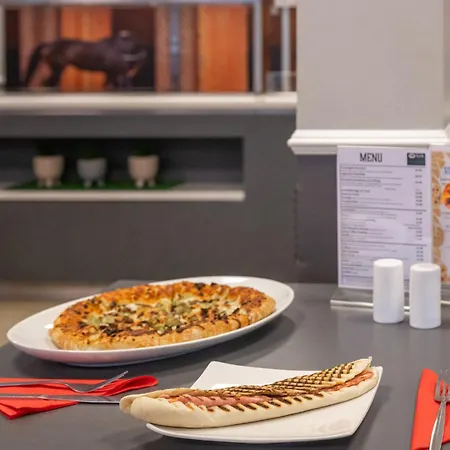 Stableside At Racecourse 约克