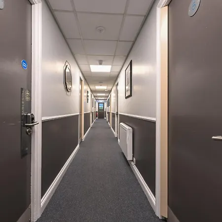 Stableside Hostel at York Racecourse Hotel 3*