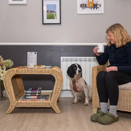 Stableside At Racecourse 3* 约克