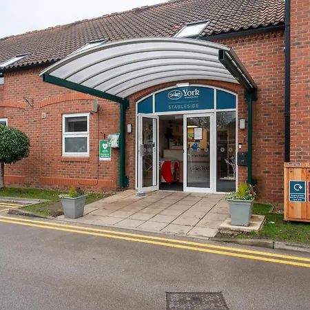 Stableside At Racecourse فندق