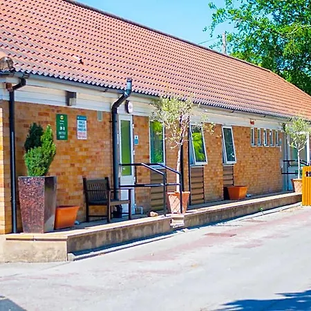 Hotel Stableside At Racecourse York
