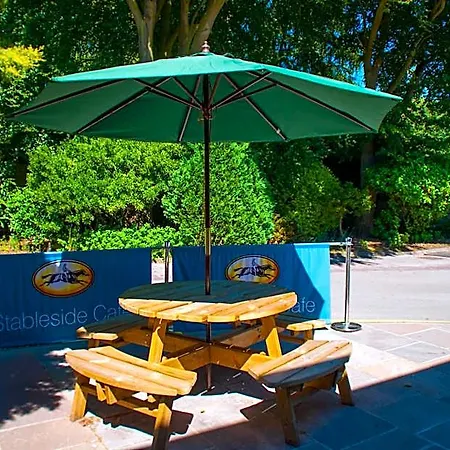 Stableside At Racecourse Hotel 3*
