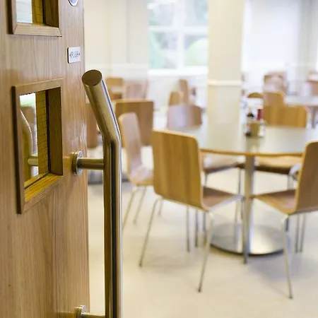 Stableside At Racecourse Hotel