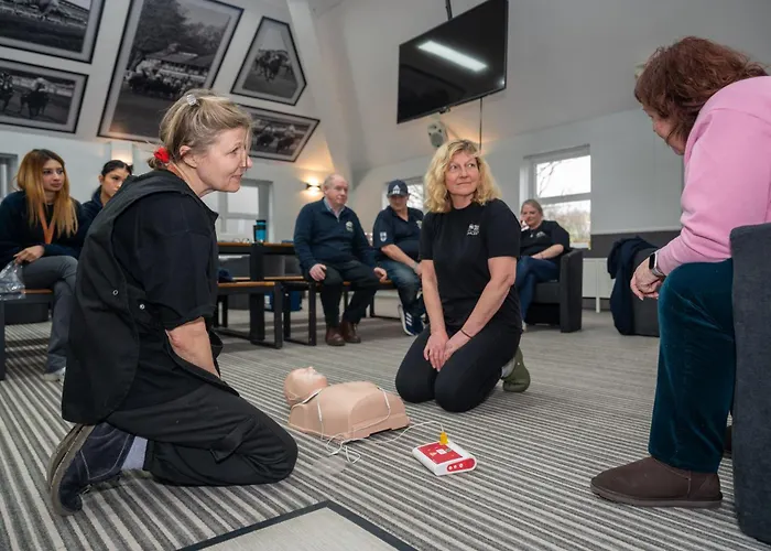 Stableside At Racecourse 3*