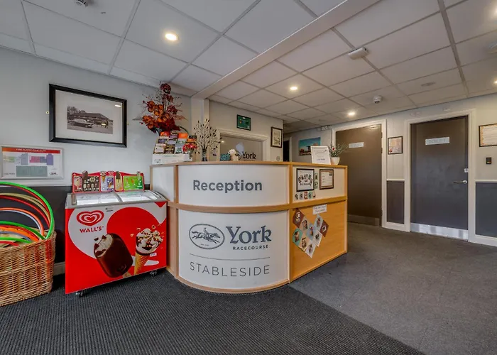 Stableside At Racecourse فندق