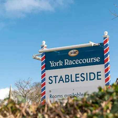 Stableside At Racecourse Hotel 3*