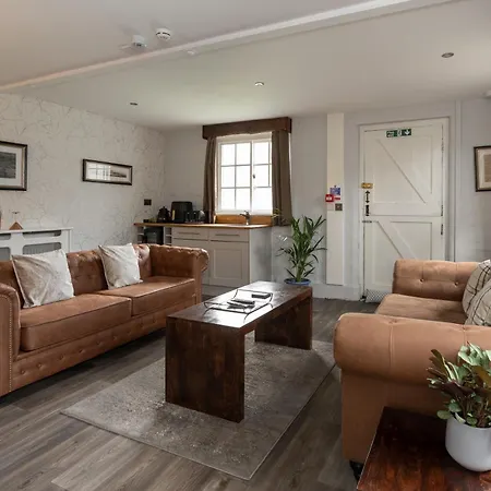 Stableside At Racecourse 3* York