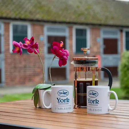 Stableside At Racecourse Hotel