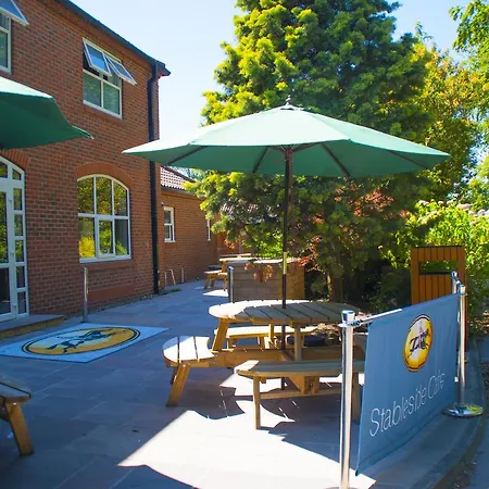 Stableside At Racecourse Hotell