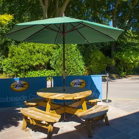 Stableside At Racecourse 3* 约克