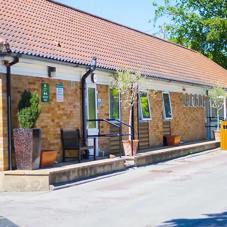 Stableside At Racecourse 3* 约克