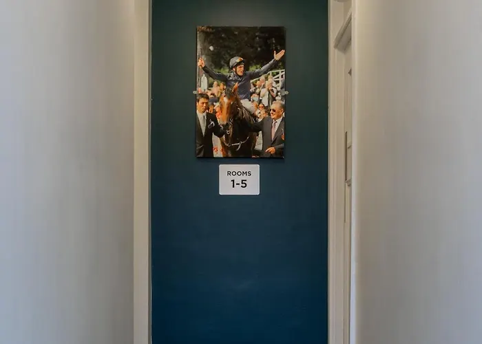 Stableside At Racecourse 3*